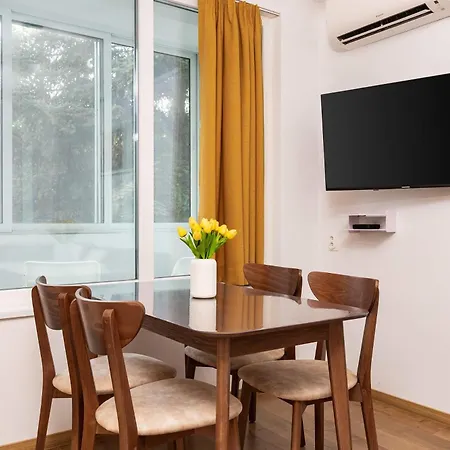 Comfy & Modern 1br Near Mall By Flat Manаger * 플로브디프