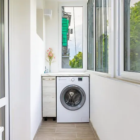 Comfy & Modern 1br Near Mall By Flat Manаger 아파트 플로브디프